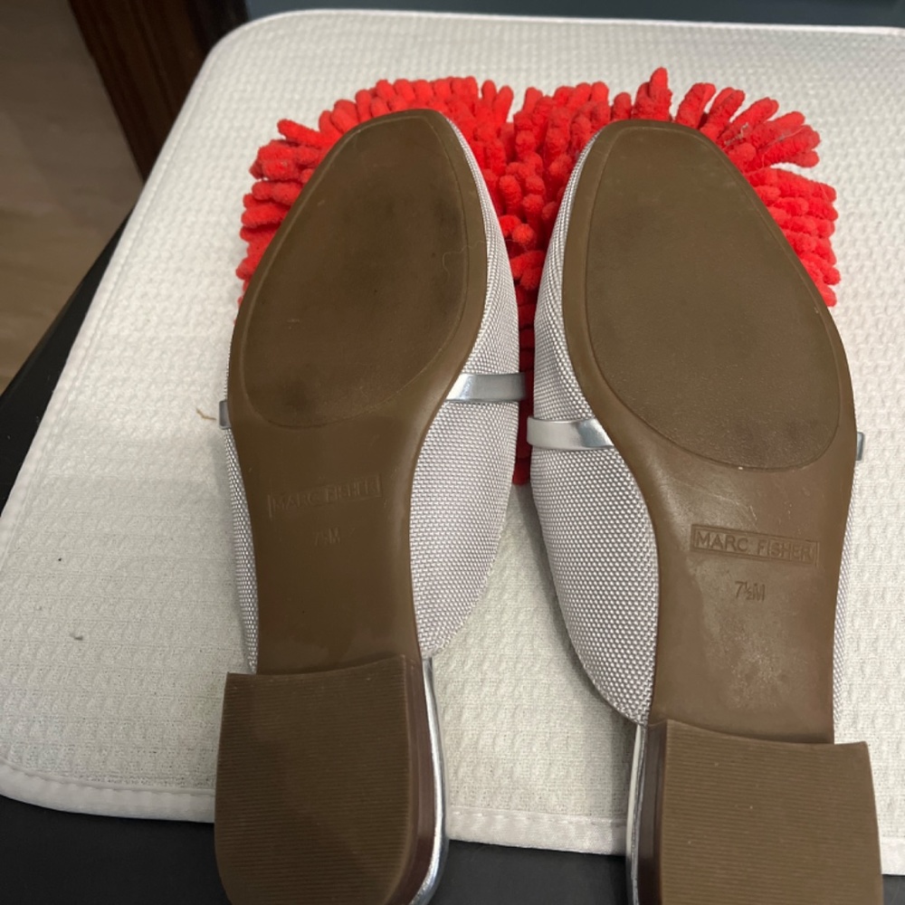 Marc Fisher Mules Slides Size 7.5 Metallic - Picture 3 of 3